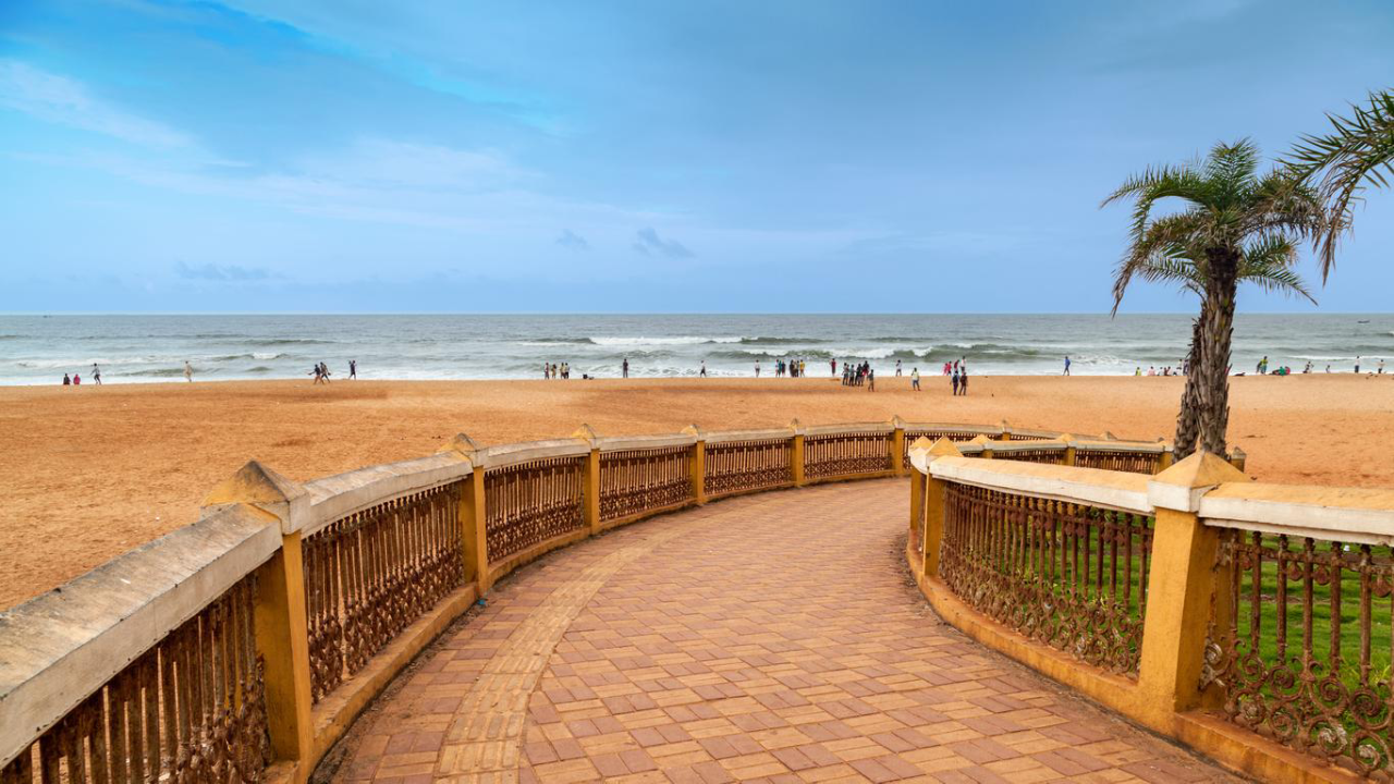 Calangute Tourist Places: Sunny Atmosphere & Endless Waves